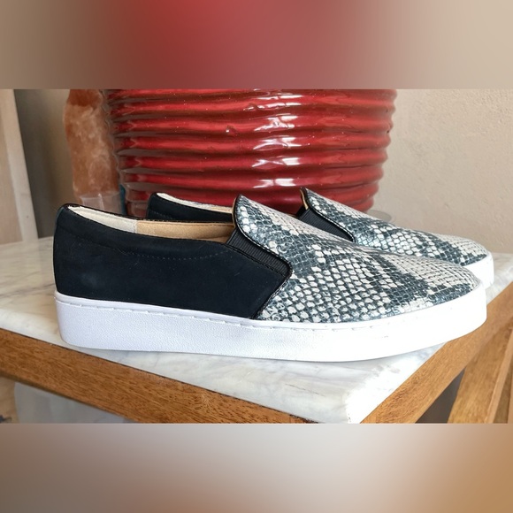 VIONIC Midi Slip-On Sneakers Sz 8 Snake Print Suede Leather Comfort Shoe - Picture 1 of 10
